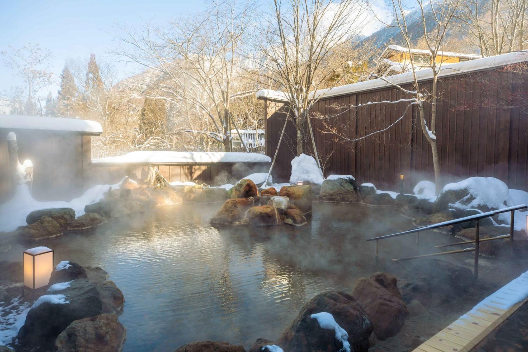 Miyama Ouan Kyoritsu Resort Takayama  Buitenkant foto A hot spring in Japan