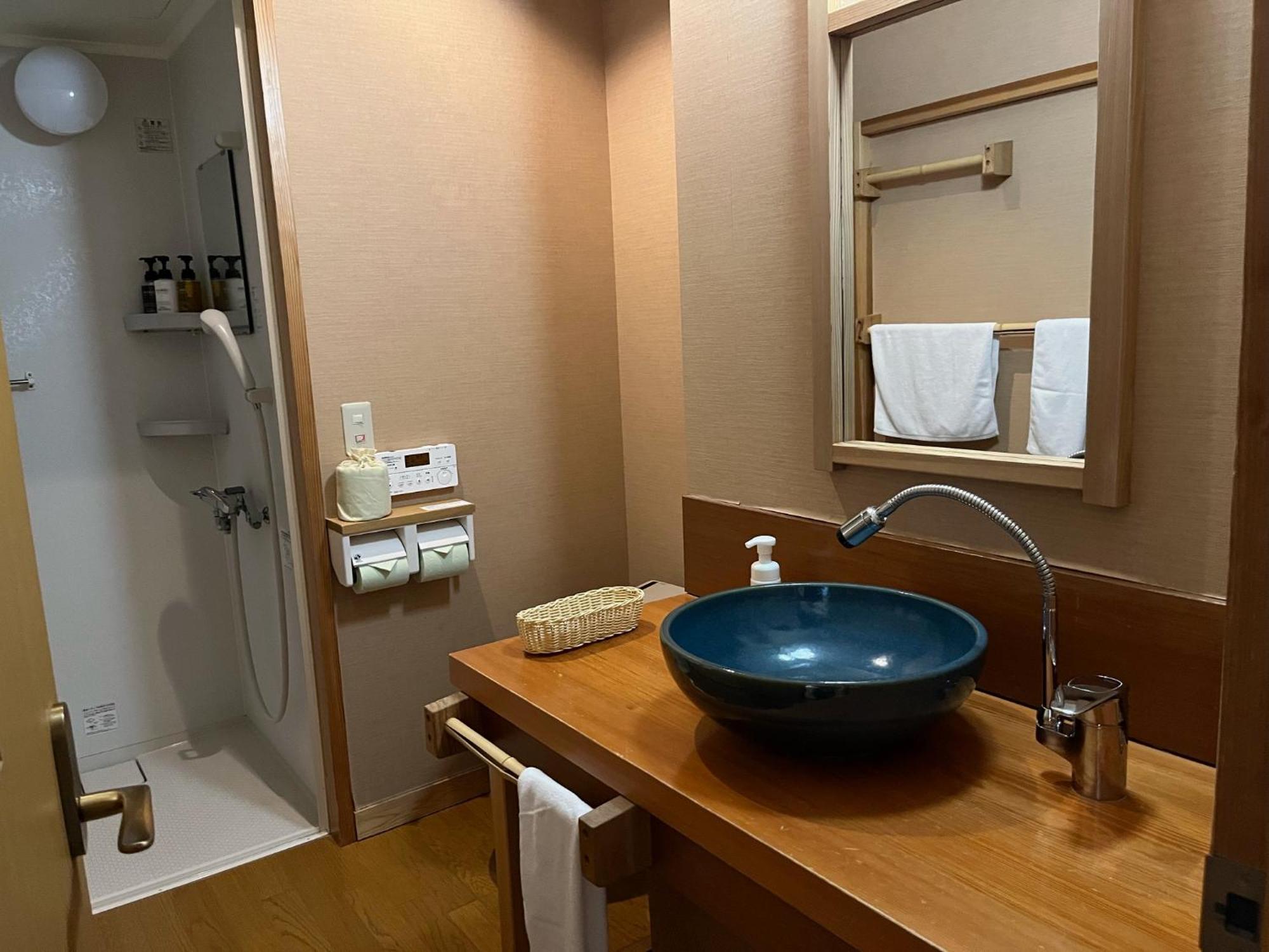 Miyama Ouan Kyoritsu Resort Takayama  Buitenkant foto Bathroom in a hotel