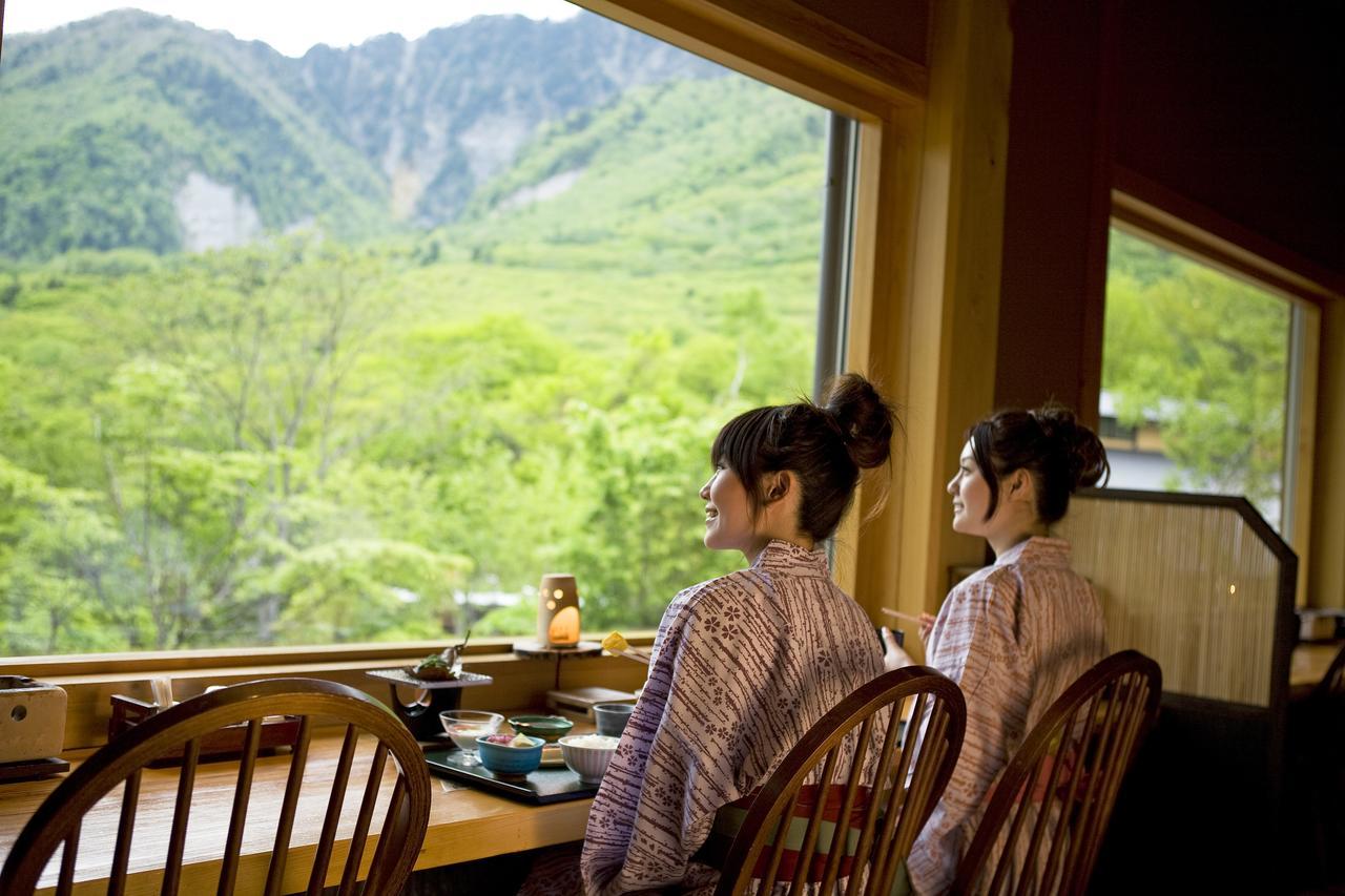 Miyama Ouan Kyoritsu Resort Takayama  Buitenkant foto A view of Mount Yōtei from a restaurant in Niseko