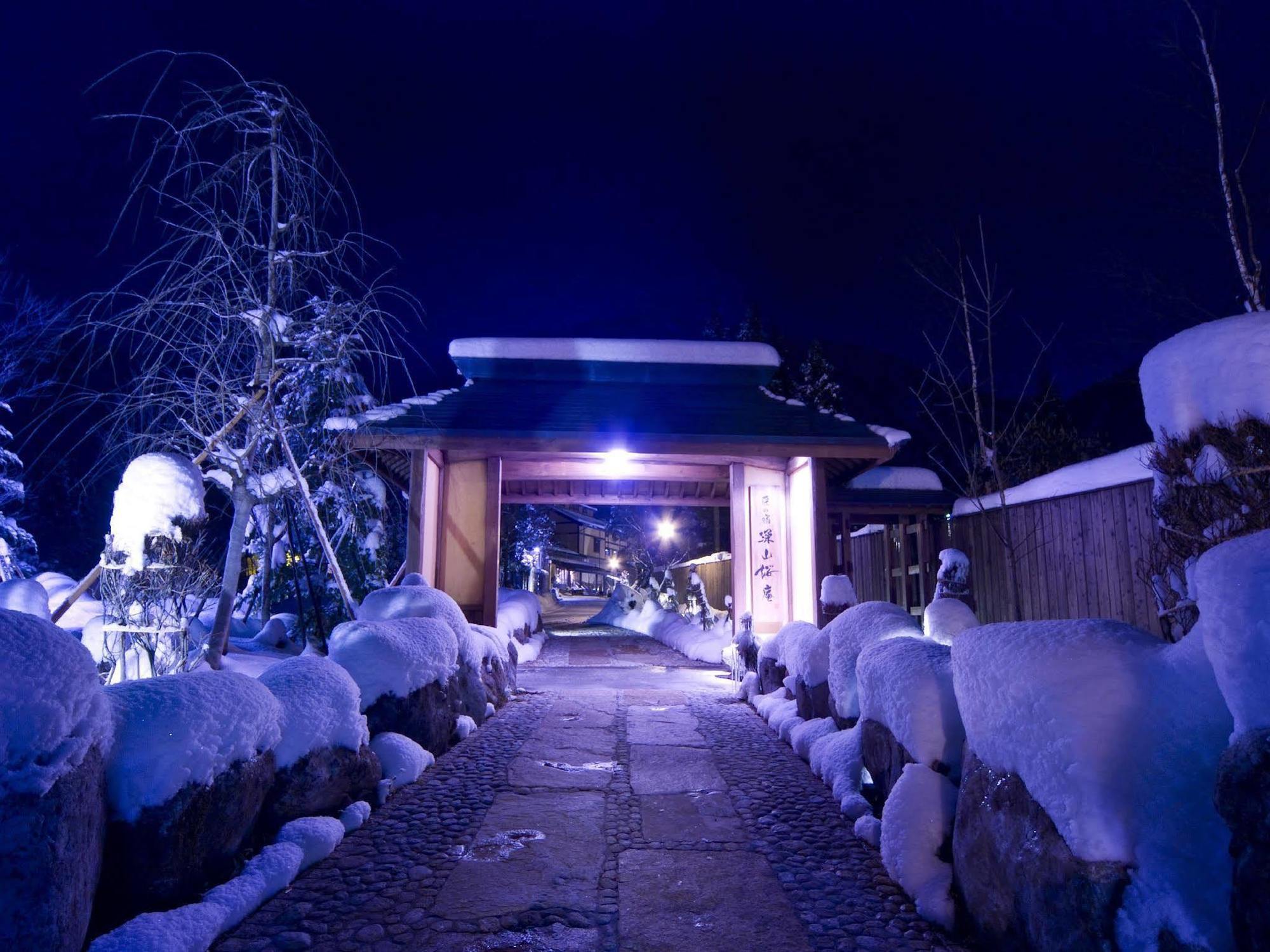 Miyama Ouan Kyoritsu Resort Takayama  Buitenkant foto The entrance to the hot spring