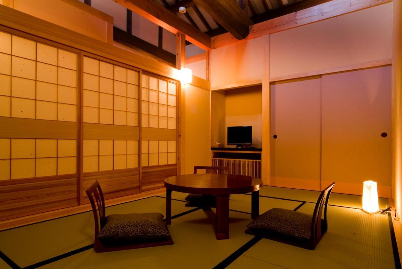 Miyama Ouan Kyoritsu Resort Takayama  Buitenkant foto A traditional Japanese room